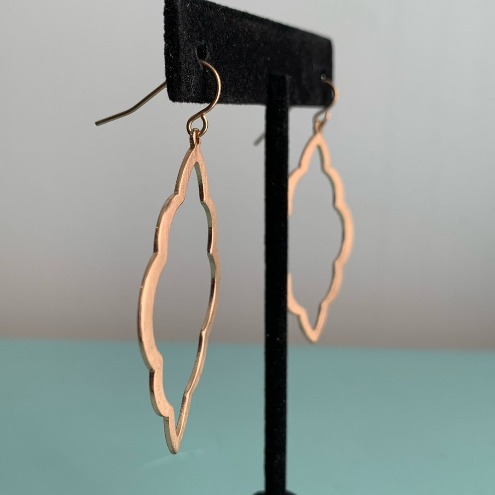 ❗️MOVING SALE❗️ Modern Gold Statement Earrings - Picture 4 of 4